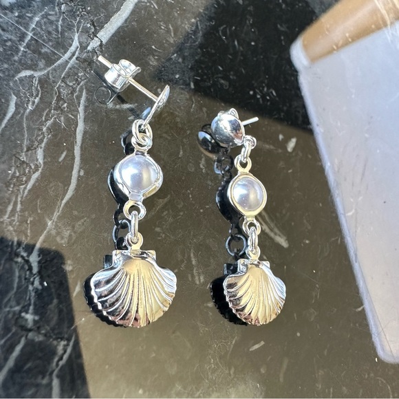 BEACH SILVER Pearl Shell Minimalist Stud GIFT Earrings With Gift Bag - Picture 2 of 5